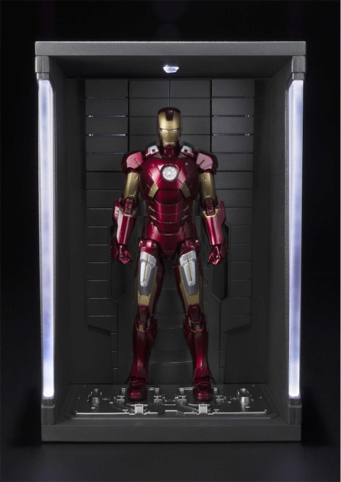 Iron Man MK-VII + Set Hall de Armadura Marvel S.H Figuarts Figura 15 cm