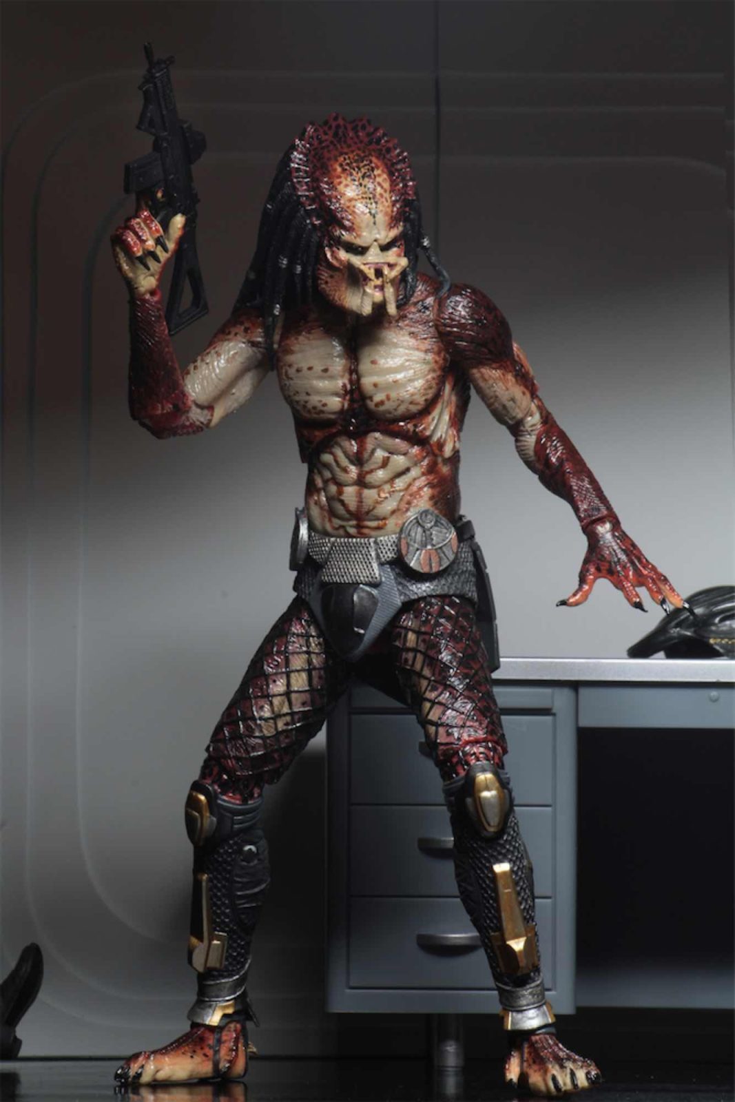 Ultimate Fugitive (Lab Escape) Scale Action Figure Predator 2018