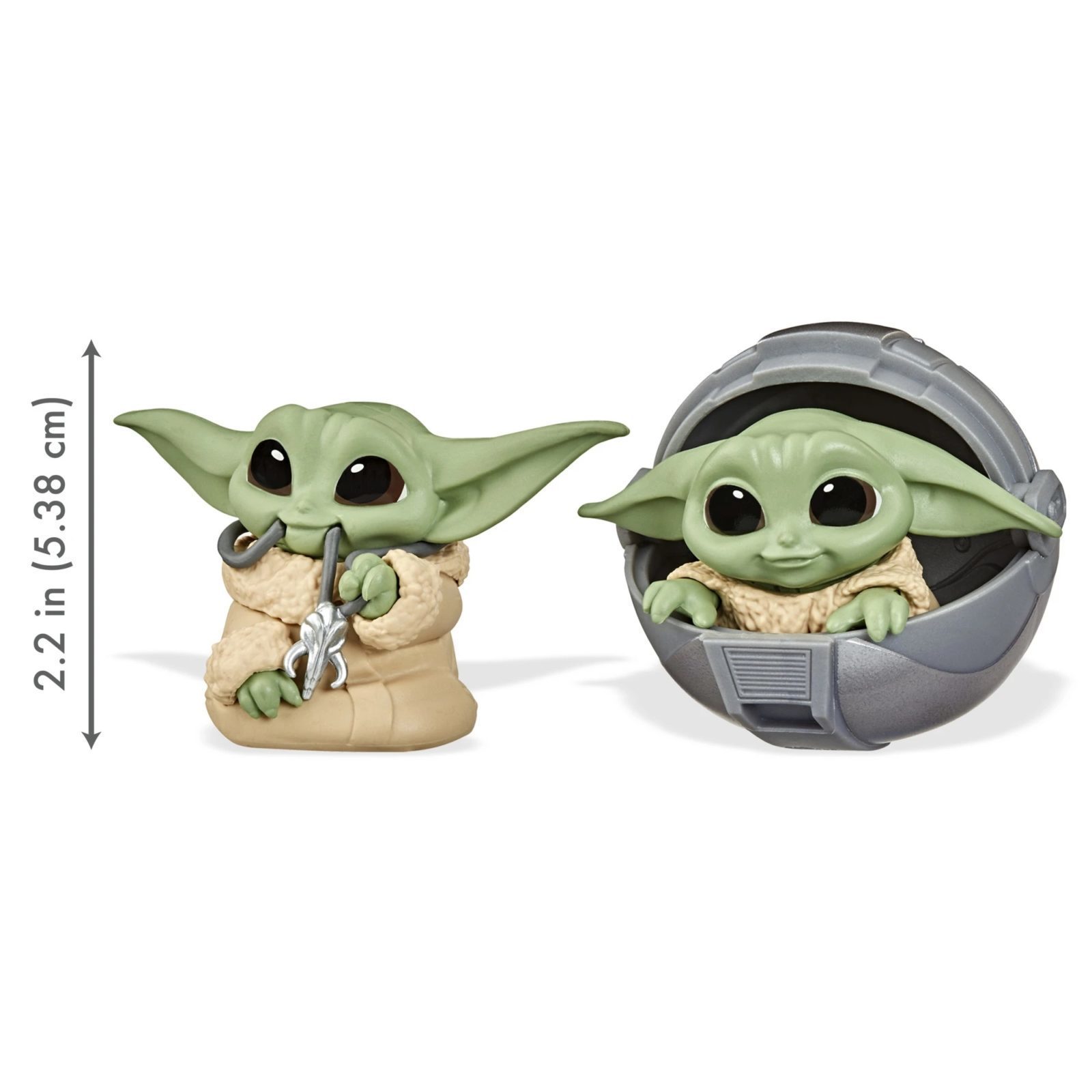 Star Wars The Bounty Collection Series 2 Pram, Mandalorian Necklace poses