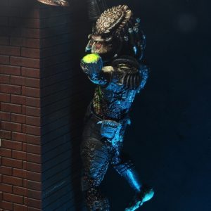 Predator 2 Ultimate Battle Damaged City Hunter Predator Figure
