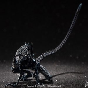Alien Crouching Alien Warrior 1/18 Scale Previews Exclusive