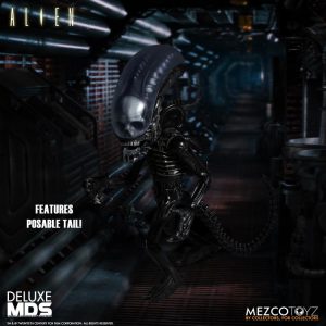 Alien Mezco Designer Series Deluxe Alien