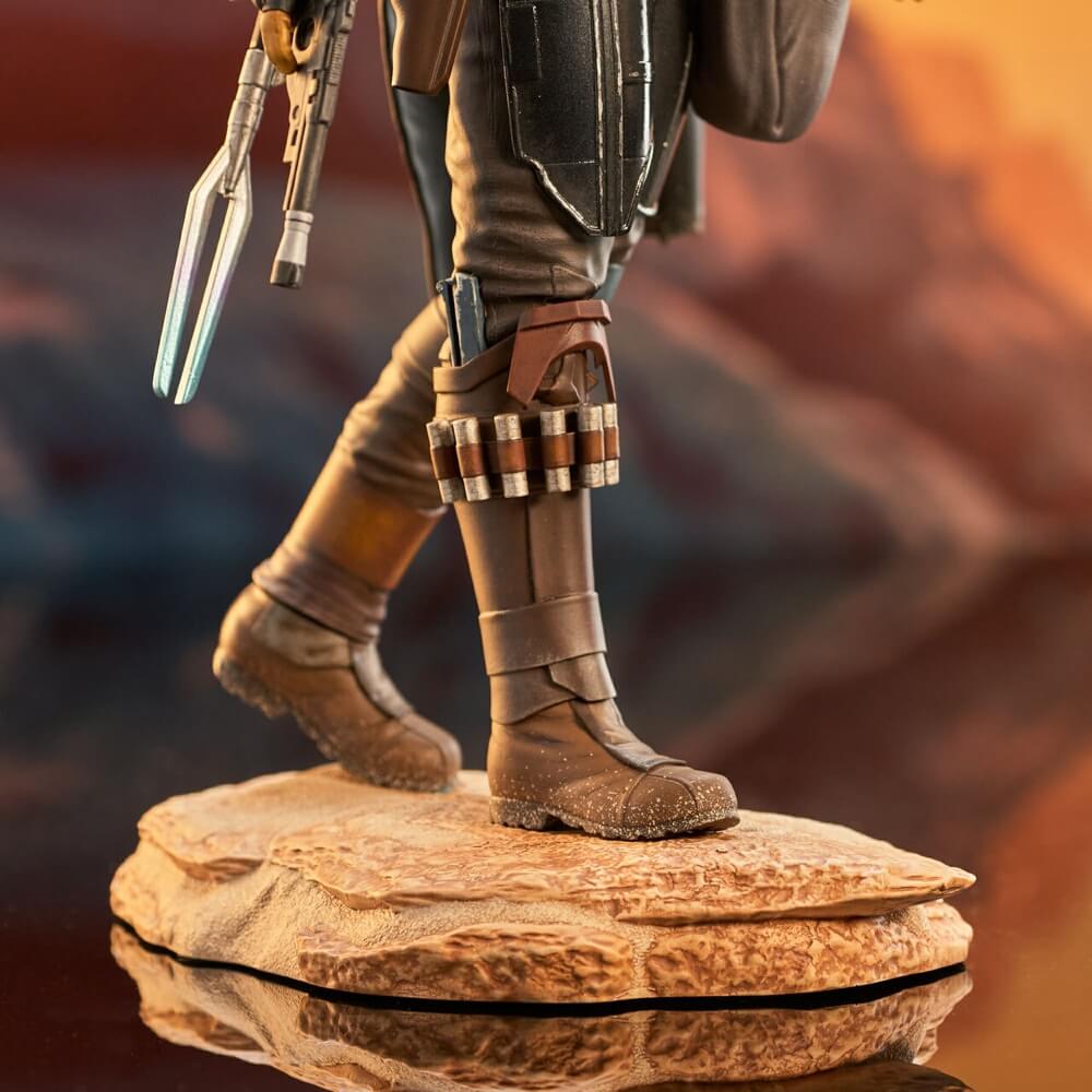 Star Wars: The Mandalorian The Mandalorian with The Child Premier Collection Statue Scale 1/7