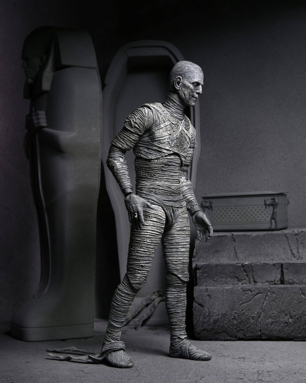 Ultimate Mummy Universal Monsters (Black & White) Scale Action Figure