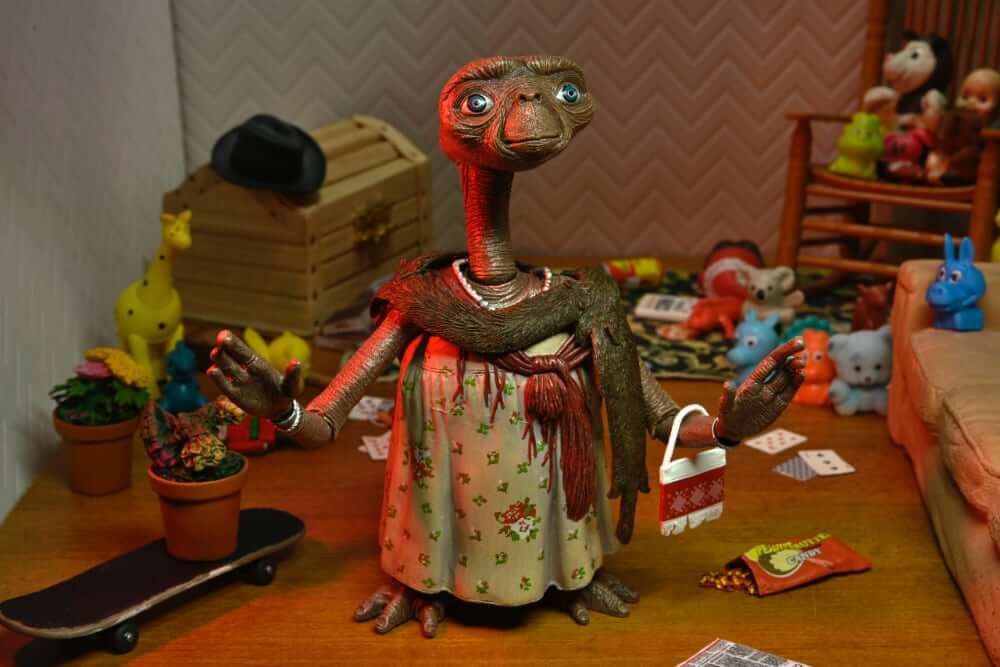 Ultimate Dress Up E.T. Extra-Terrestrial 40th Anniversary Scale Action Figure