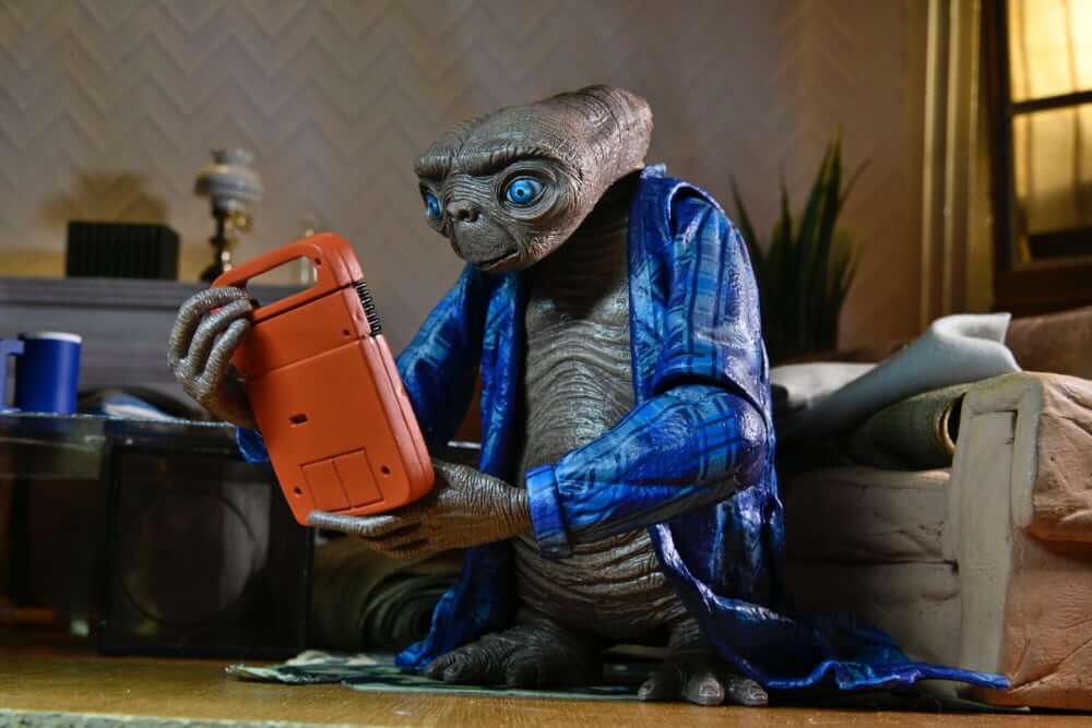 Ultimate Telepathic E.T. Extra-Terrestrial 40th Anniversary Scale Action Figure