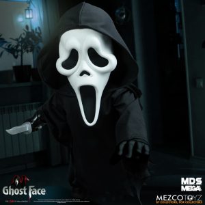 Ghost Face Mezco Designer Series Mega Scale The Scream