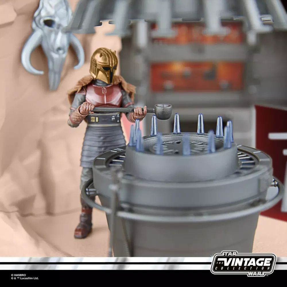 The Armorer’s Forge with The Armorer (Lakeside Covert World) The Vintage Collection Star Wars The Mandalorian