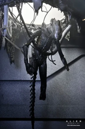 Deluxe Suspended Lab Xenomorph XX121 Alien Romulus